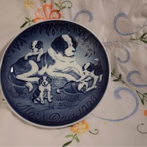 Blue Decorative Plate with Dog Design mama and baby pups St. Bernard